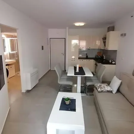 Flat Peraic Apartment *